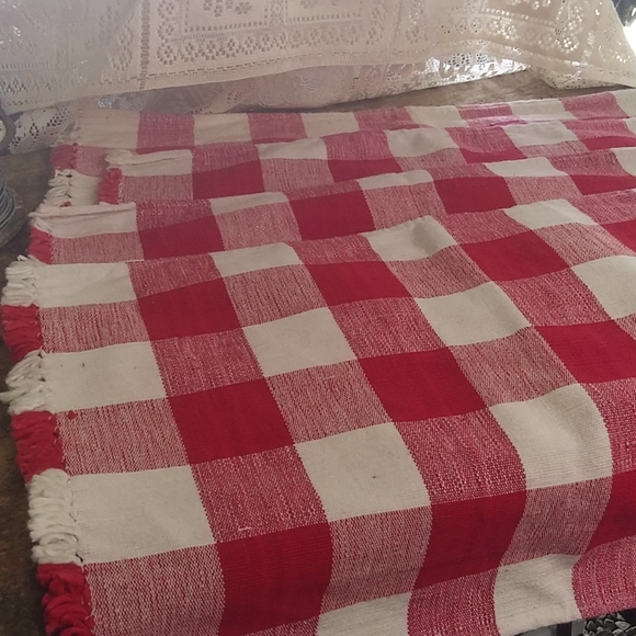 4 VINTAGE RED & WHITE
